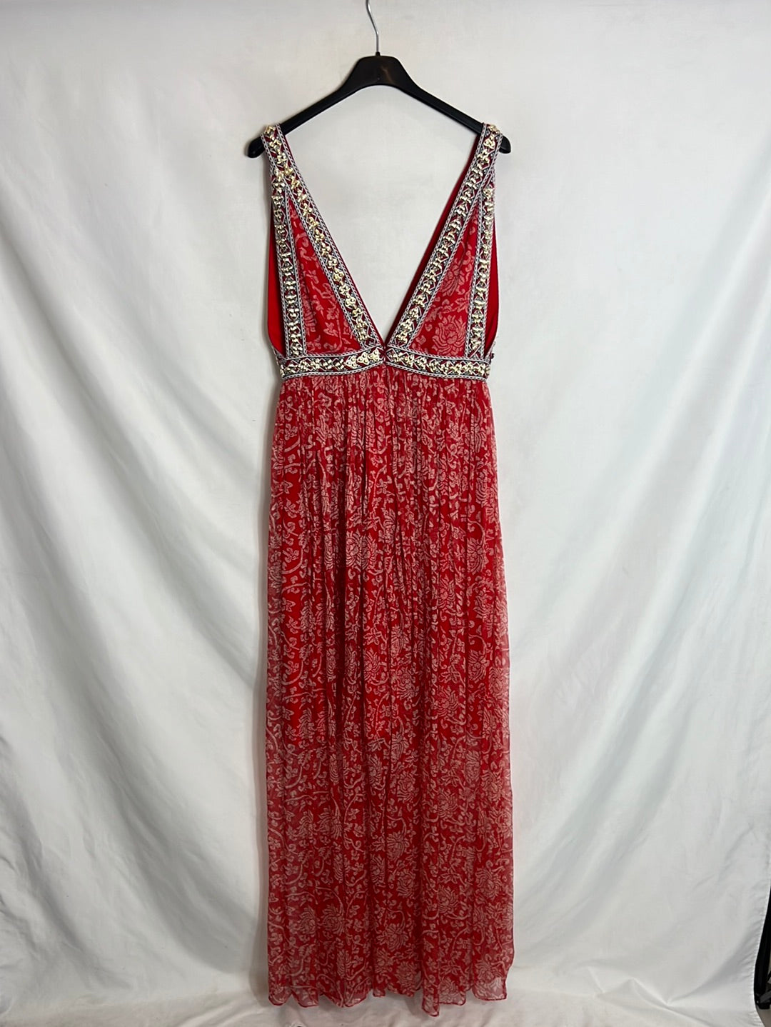 AMOË. Vestido largo rojo estampado detalle escote. T S