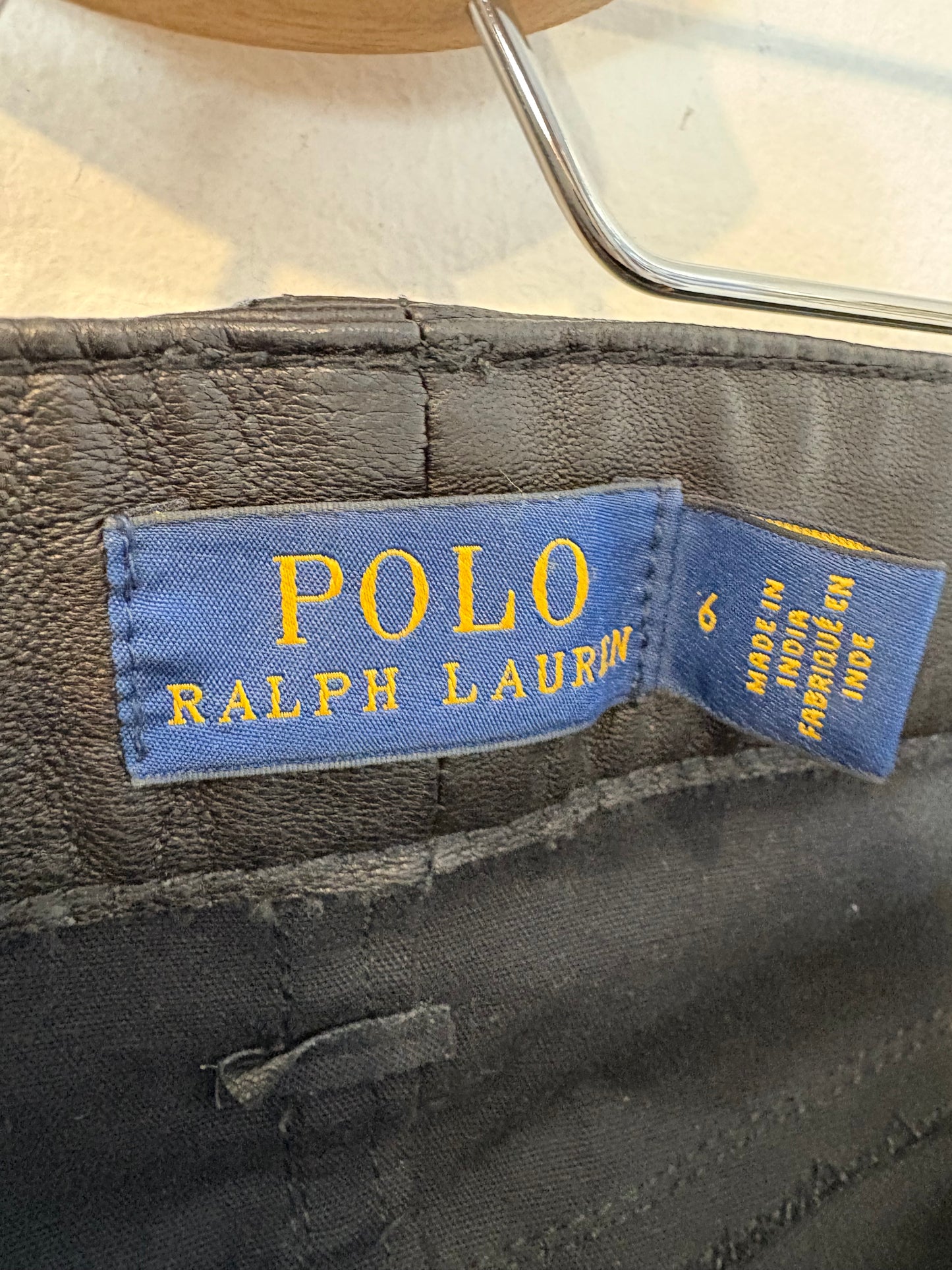 POLO RALPH LAUREN. Pantalón piel negro