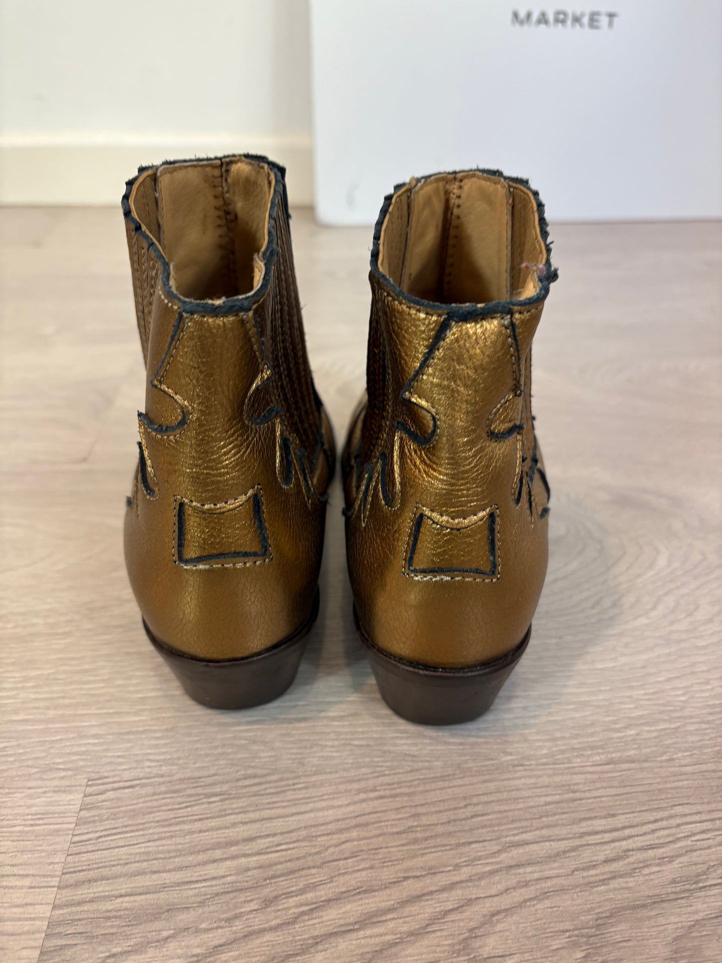 TORAL. Botines dorados piel