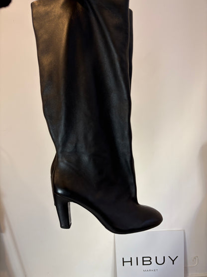 ZARA. Bota tacón piel soft en negro