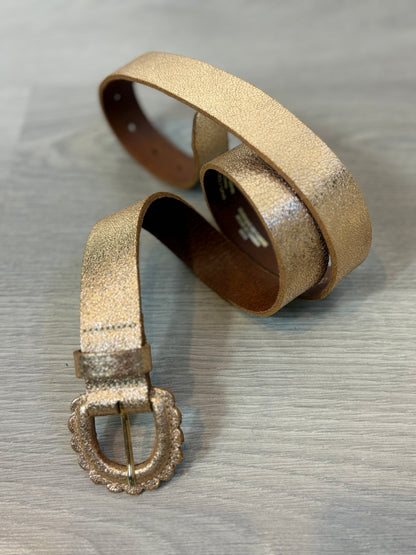 DES PETITS HAUTS. Cinturón piel dorado. T S/M