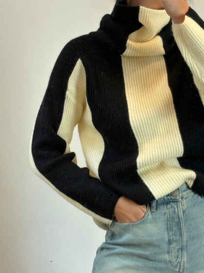 WILD PONY. Jersey bicolor cuello vuelto