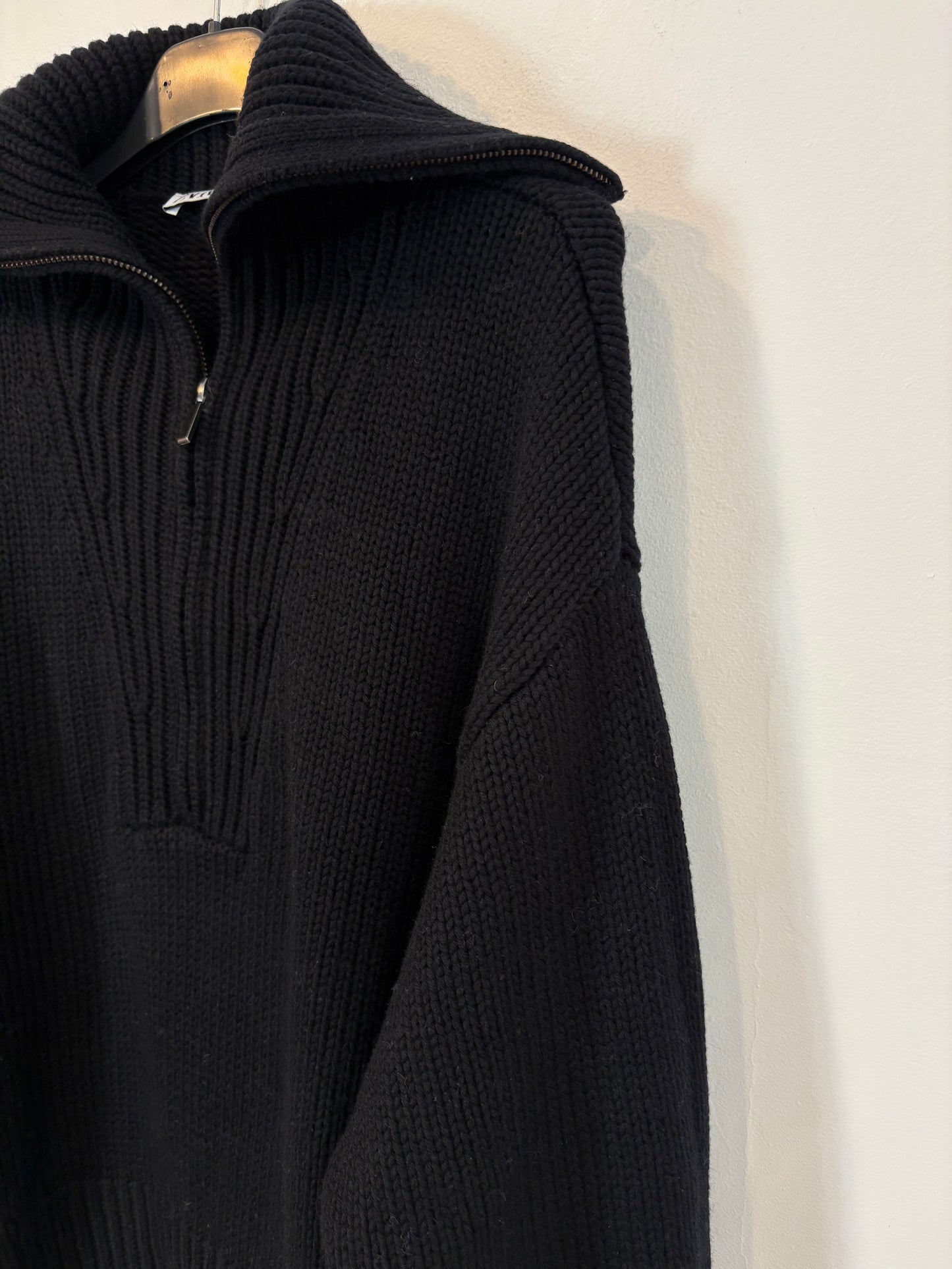 ZARA. Jersey negro cuello canalé con lana. T S