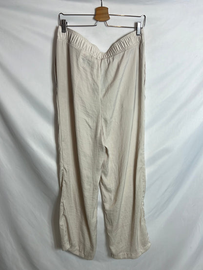 H&M. Pantalones fluidos color champagne. T L