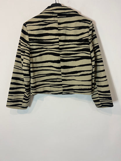 NAKD X  JOSEFINE HJ. Cazadora estampado cebra T.32 (S)