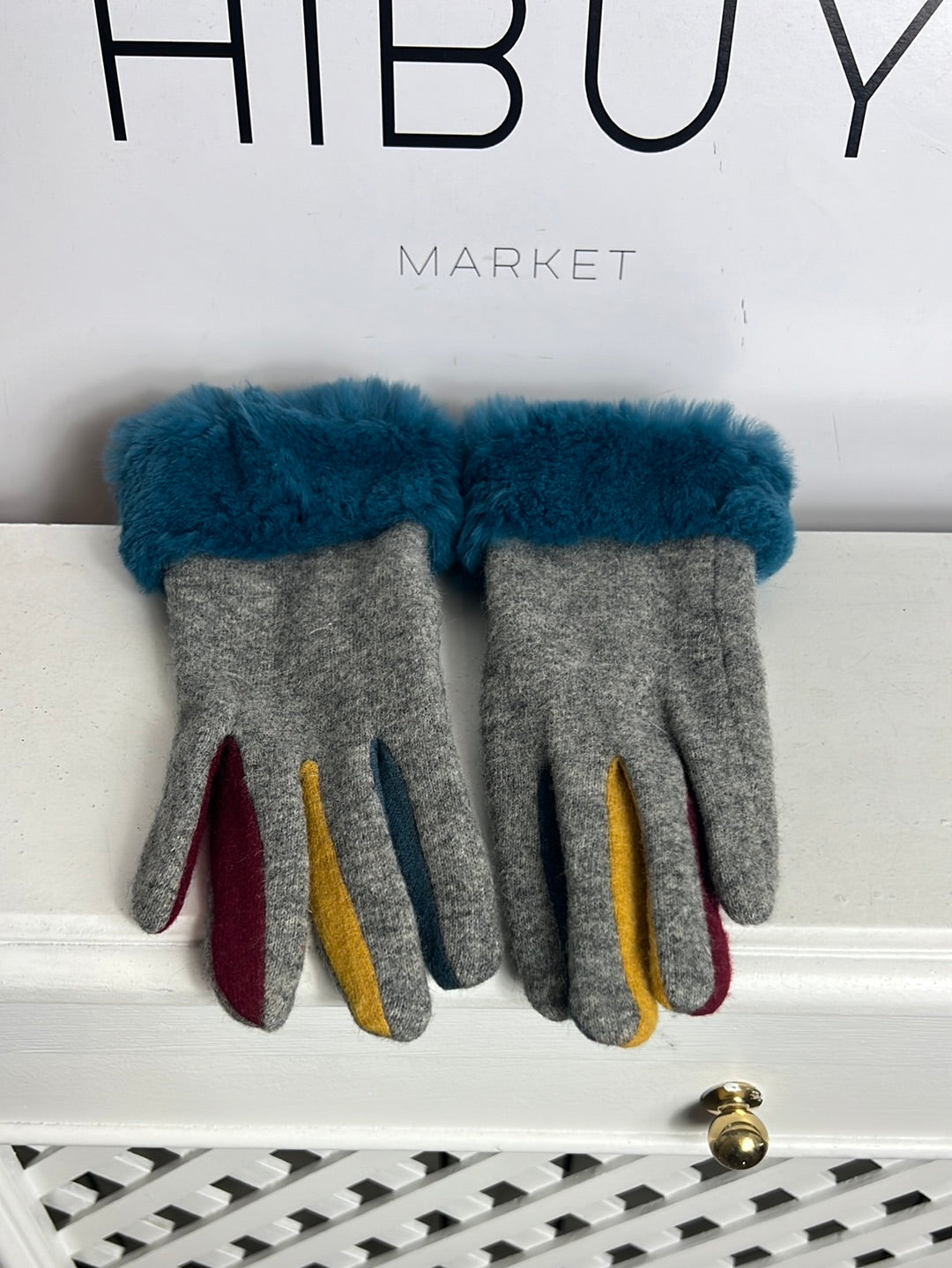 JO & MR.JOE. Guantes grises detalle puño