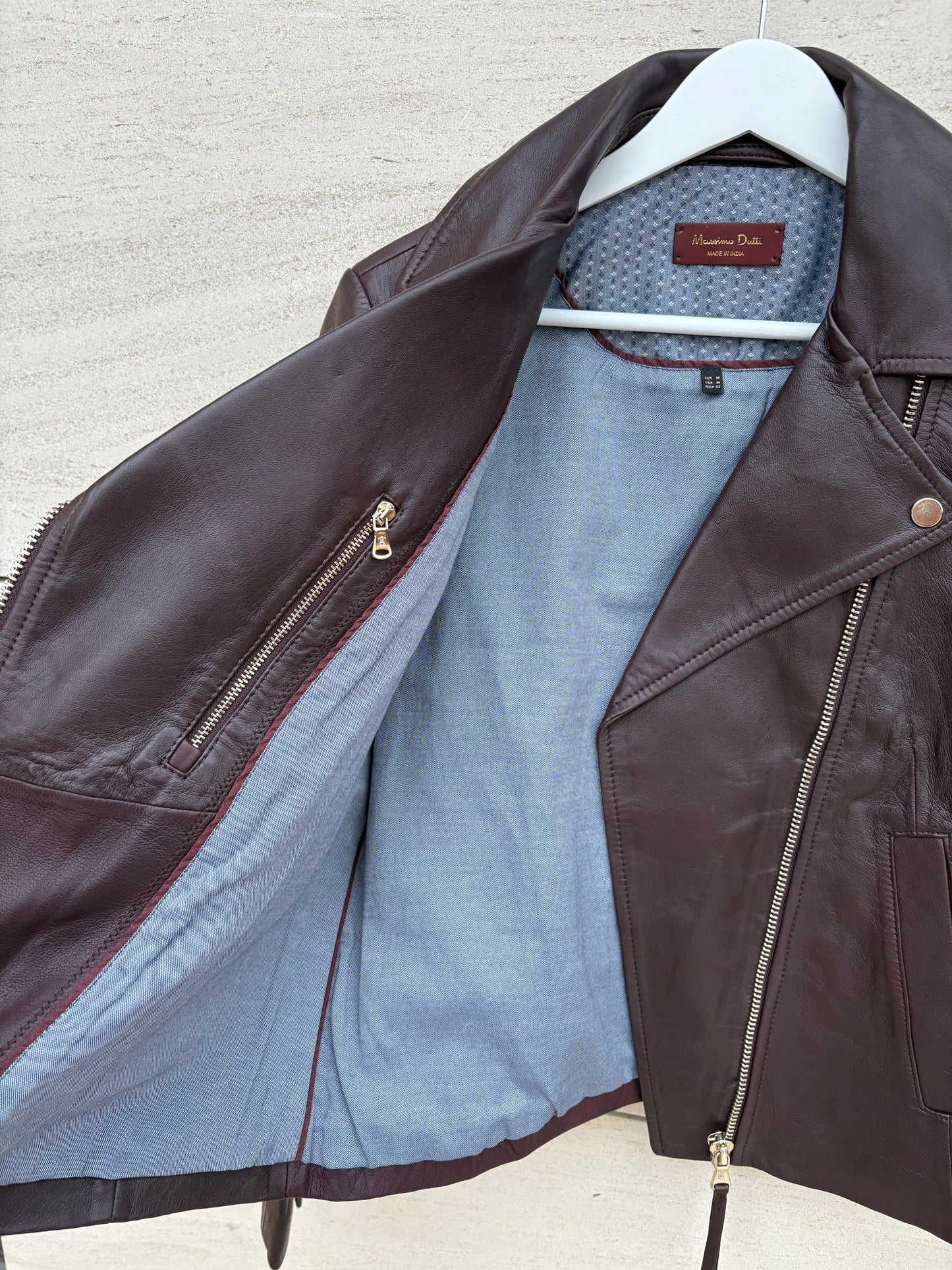 MASSIMO DUTTI. Cazadora burdeos piel
