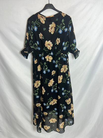NEW LOOK MATERNITY. Black asymmetric floral dress. T 38