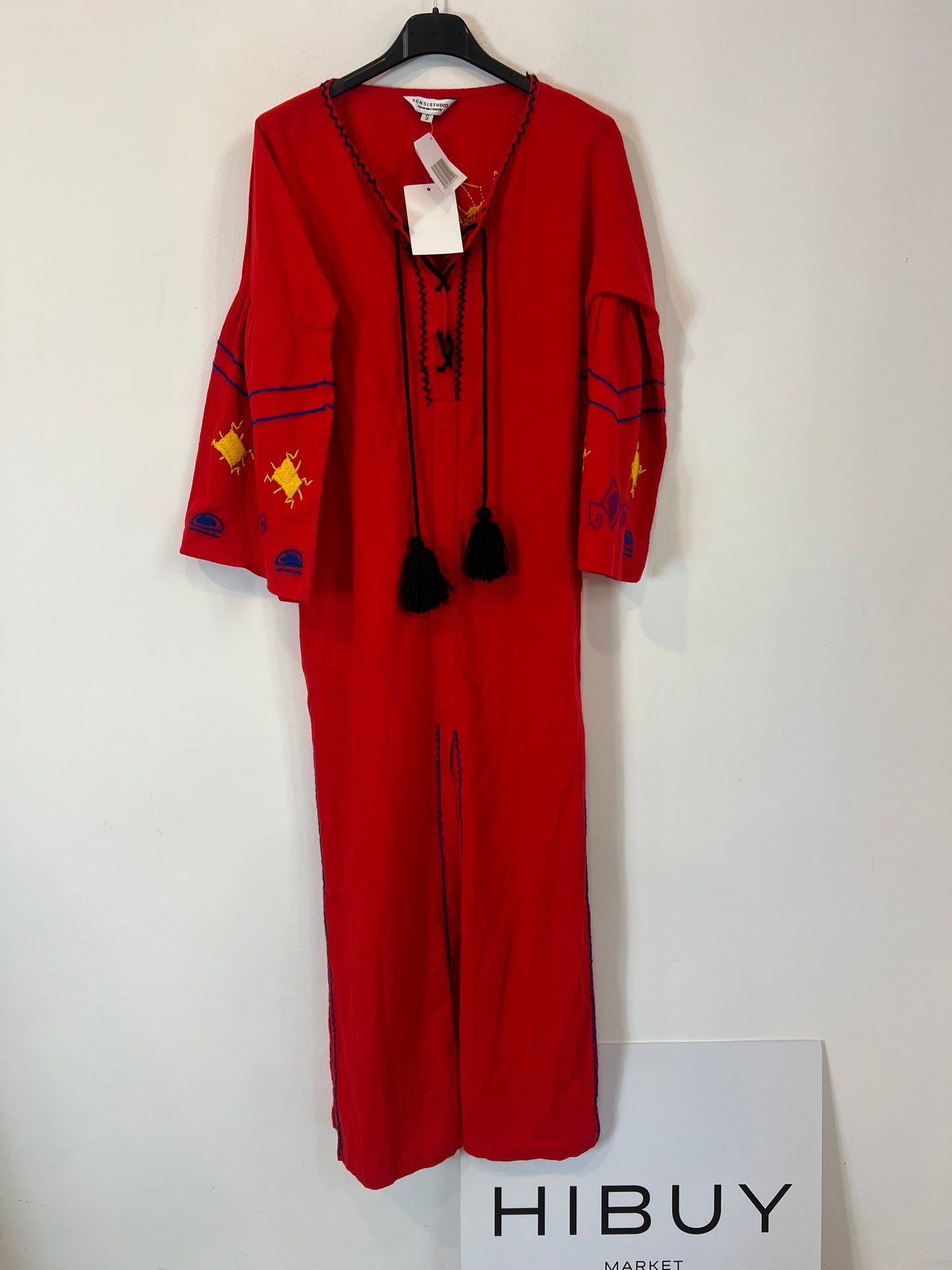 SENSISTUDIO.Vestido largo bordado rojo T.s