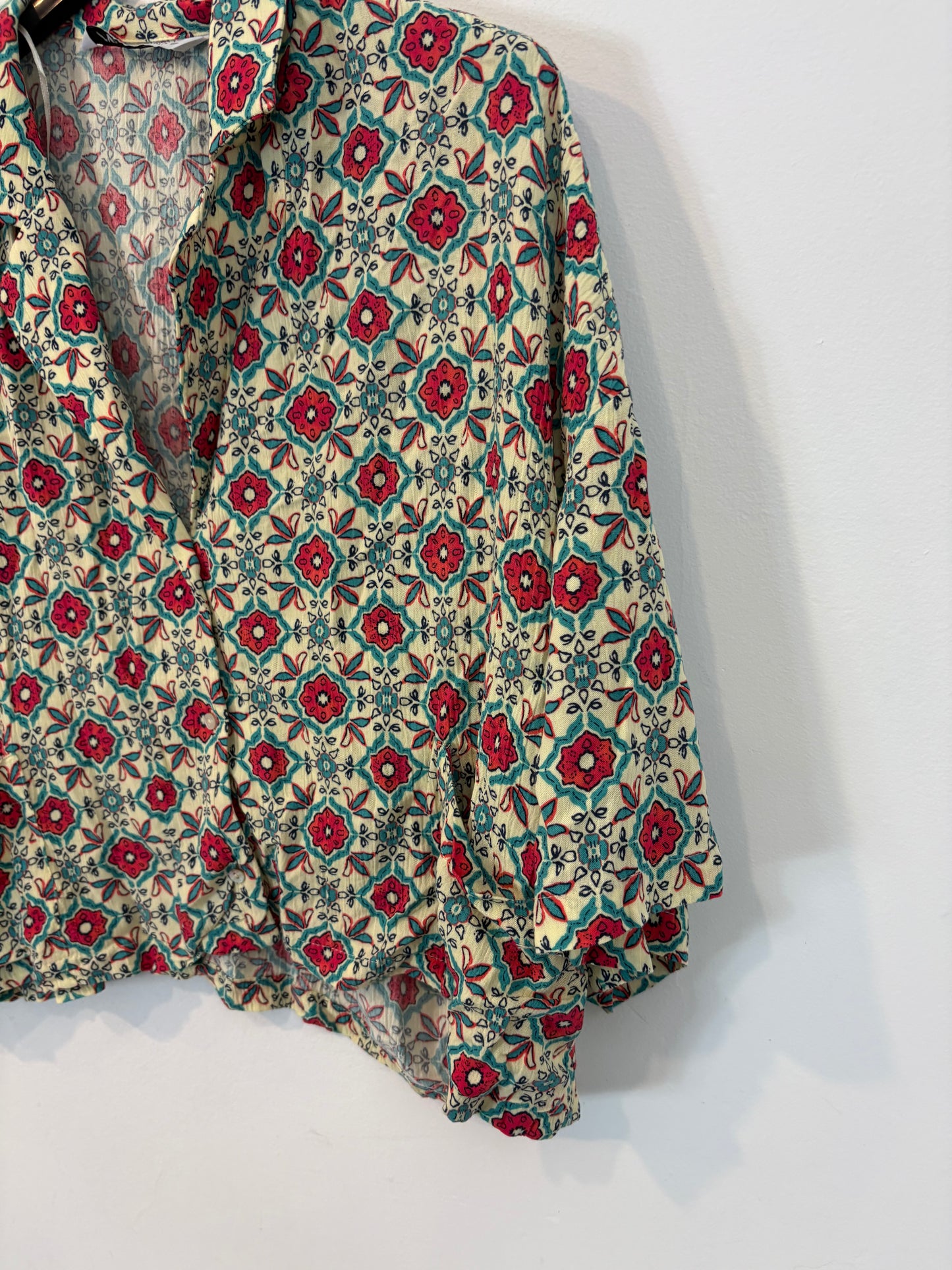 ZARA. Conjunto fluido estampado. T S