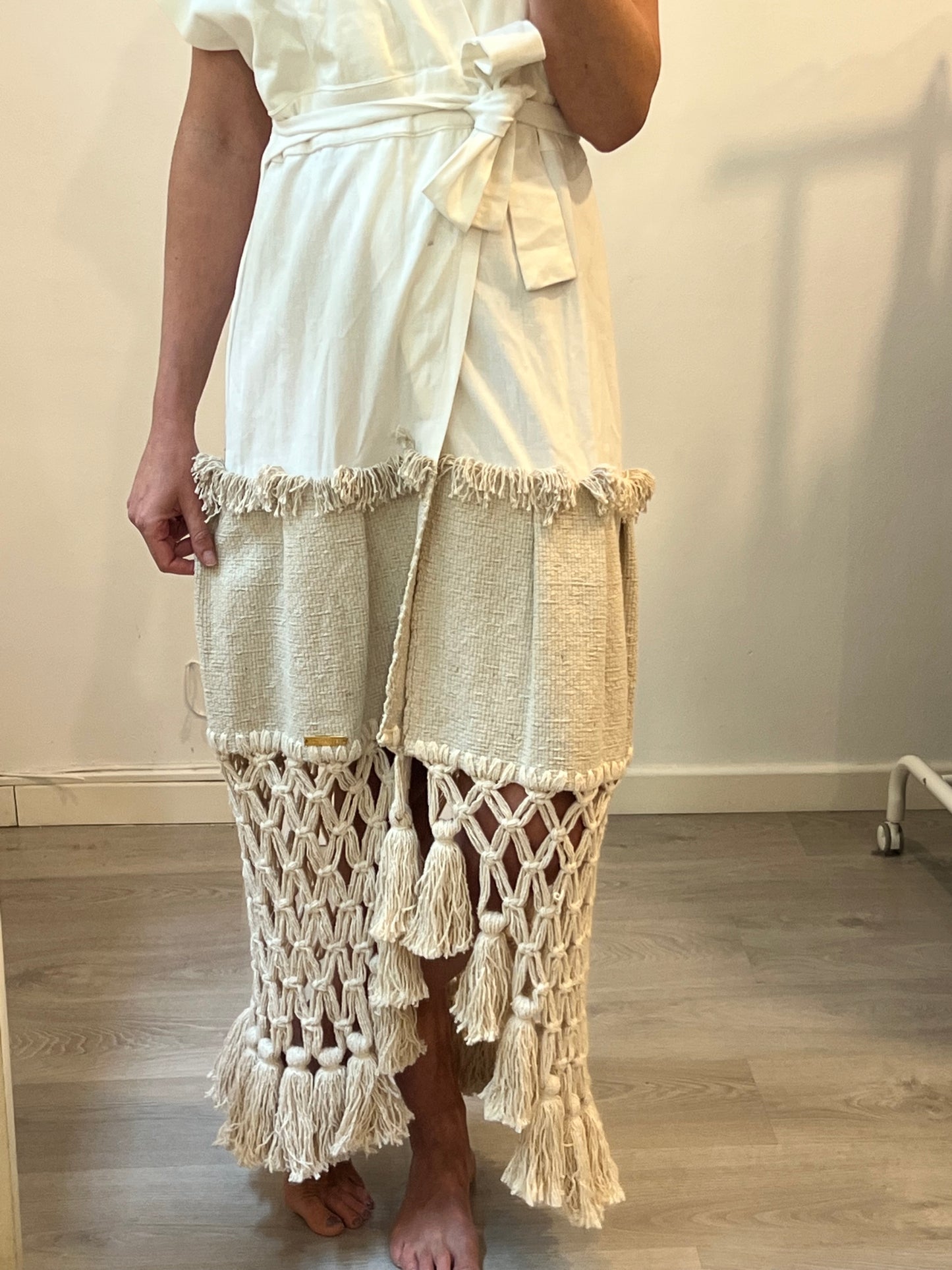 YENNYBASTIDA. Vestido blanco detalle borlas. T S