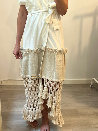 YENNYBASTIDA. Vestido blanco detalle borlas. T S