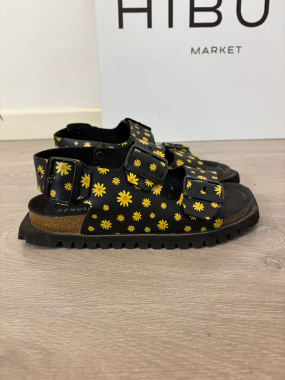 Sandalia negra margaritas