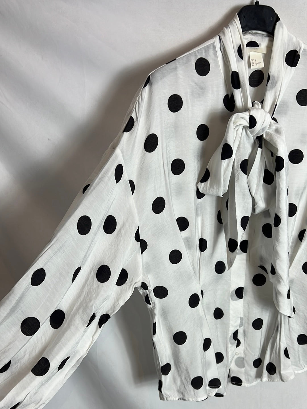 H&amp;M. White polka dot blouse with bow. Size 44