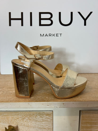 OTHERS. Gold sandals, heel size 37