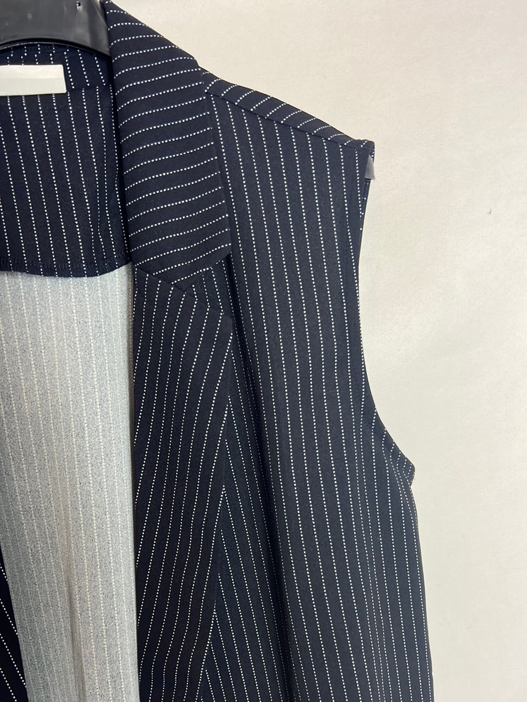 JDY. Chaleco azul fluido rayas. T M