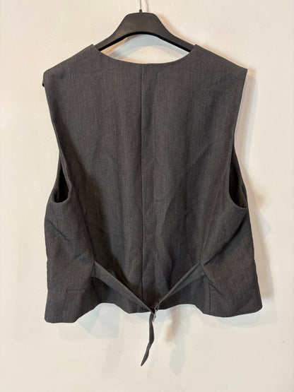 ZARA. Chaleco gris abotonado