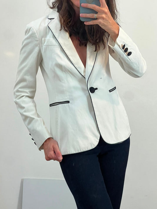 MOSCHINO. Blazer blanca detalles en negro
