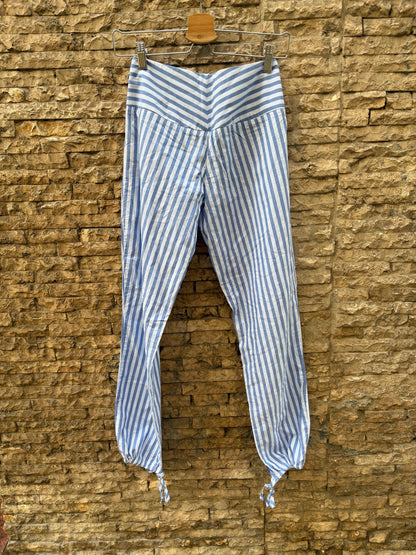 JOSEPHINE. Pantalón azul rayas