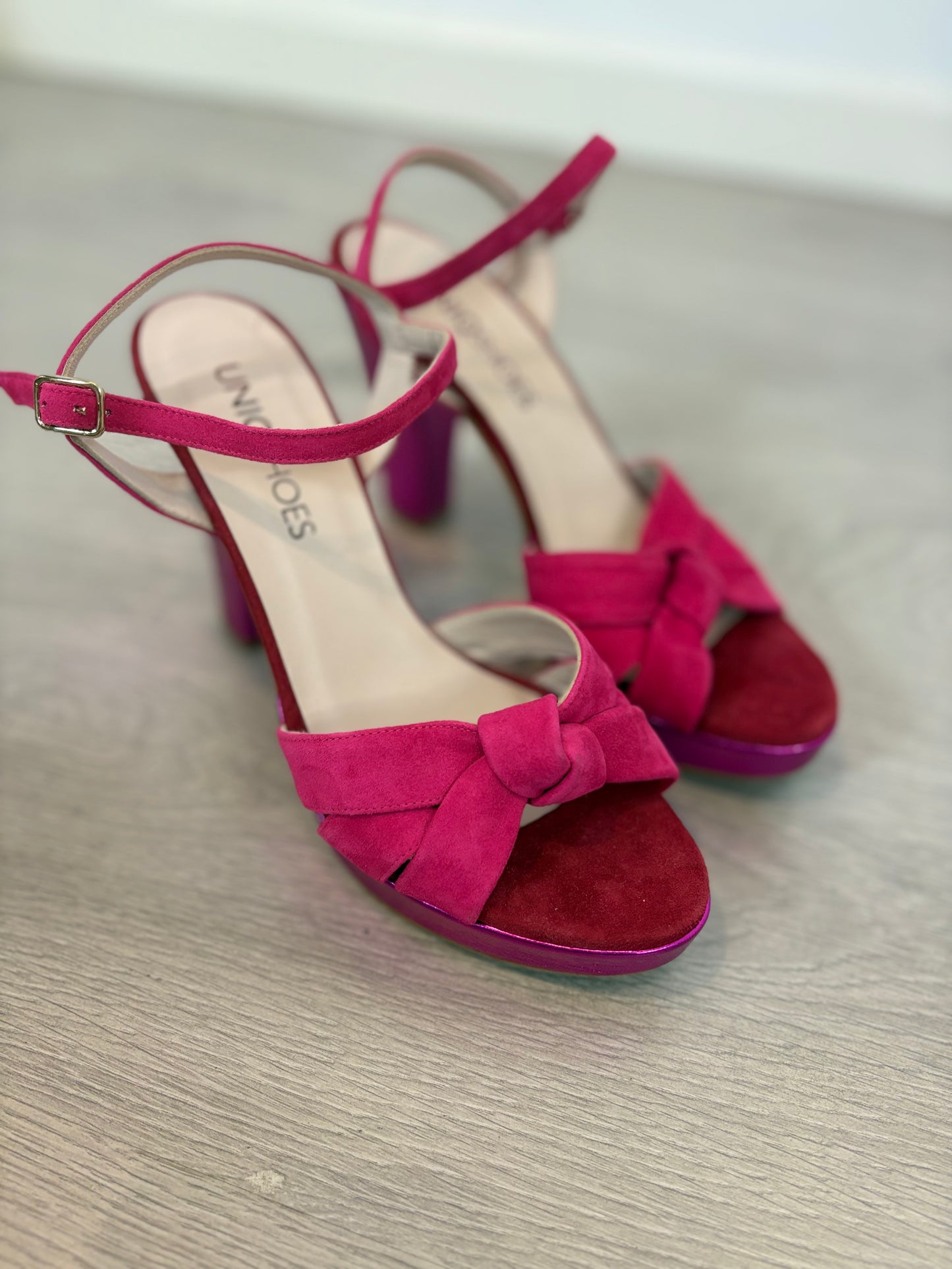 UNIQSHOES. Fuchsia double-textured sandals. Size 39