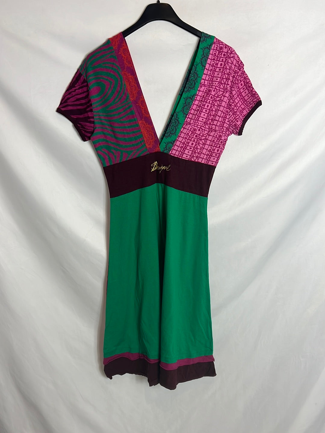 DESIGUAL. Vestido verde escote espalda. T S