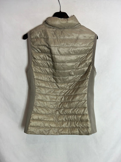 Pompom. Beige sleeveless feathers. TM