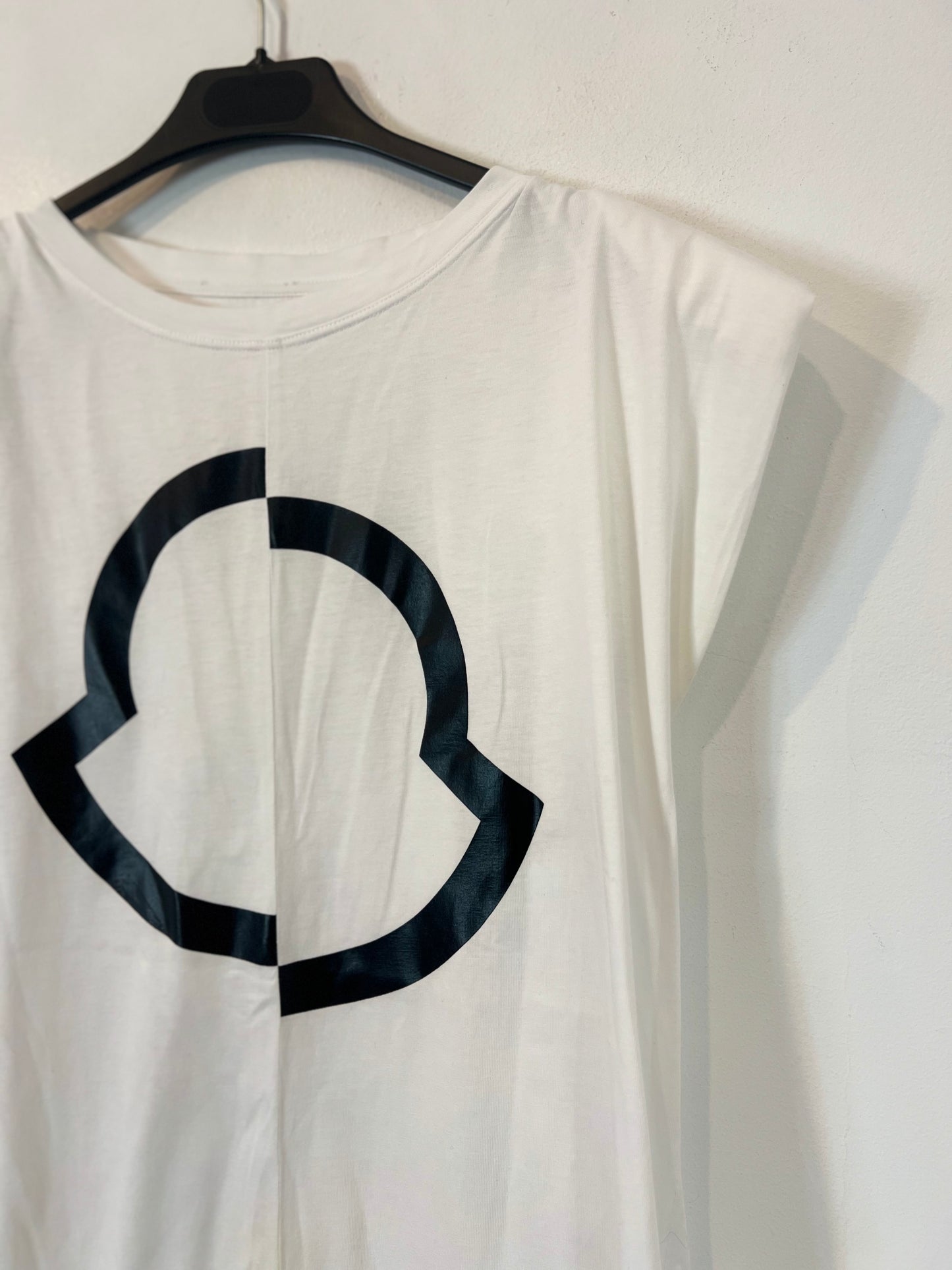 MONCLER. Camiseta blanca hombreras T.m