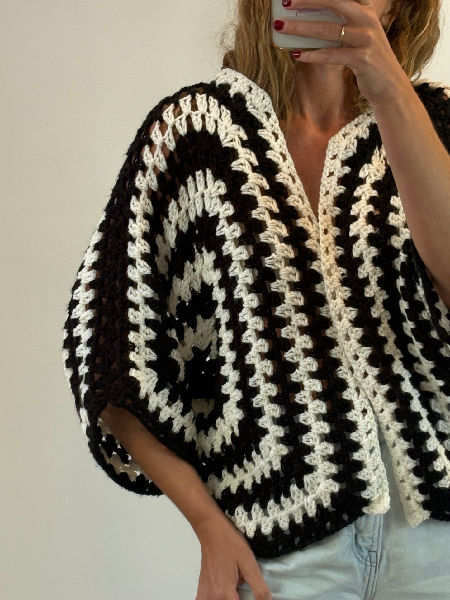 OTRAS. Chaqueta crochet manga 3/4