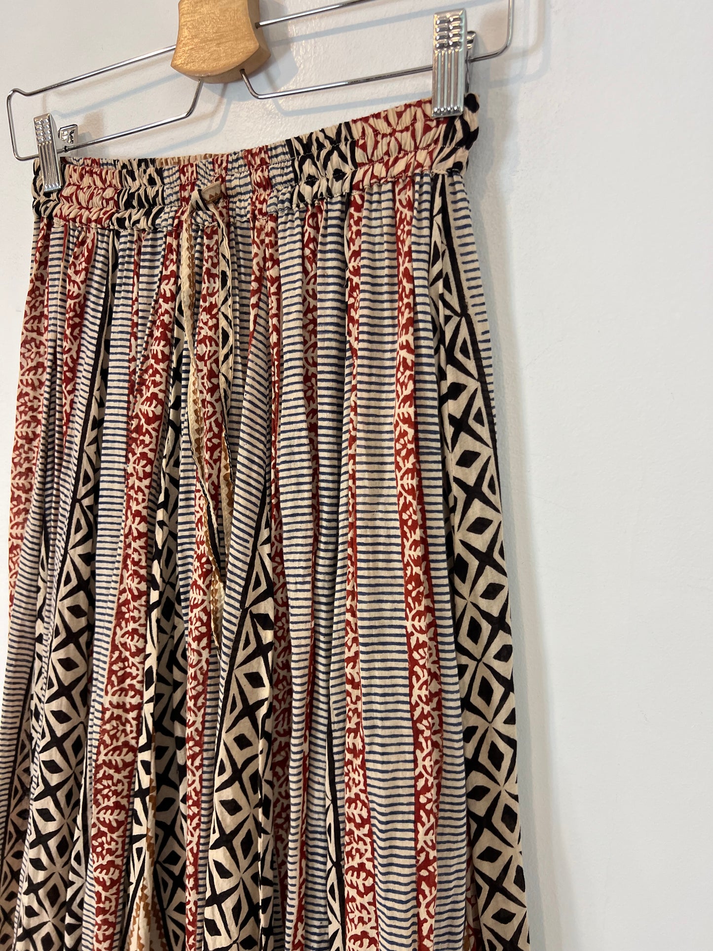 MANGALAM. Falda midi étnica fluida T.u(S)