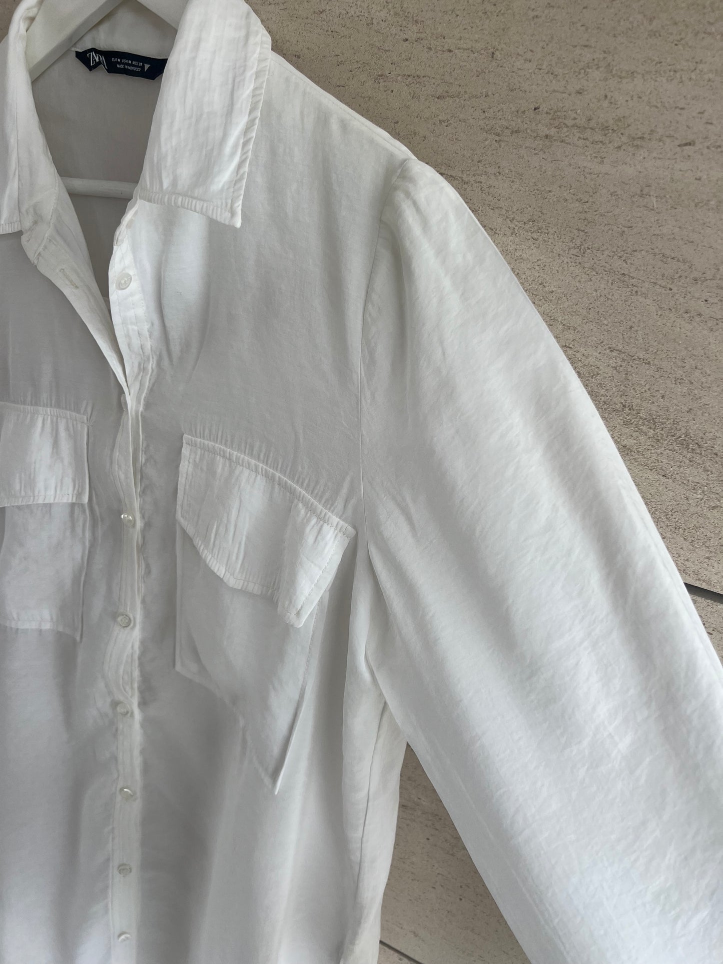 ZARA. White textured blouse with pockets. TM