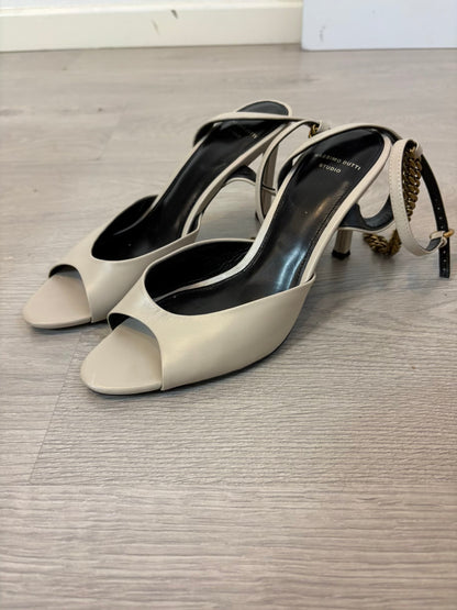 MASSIMO DUTTI STUDIO. Sandalia piel en crudo. T 38