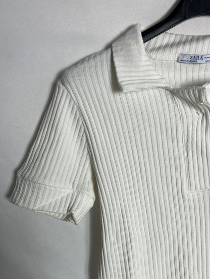 ZARA. Short white ribbed top. TS