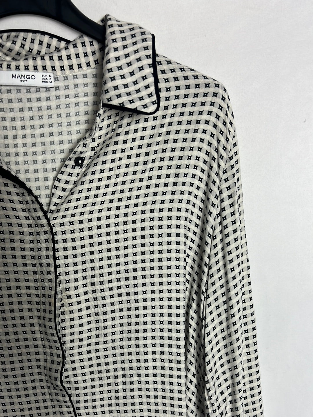 MANGO. Blusa fluida estampada. T M