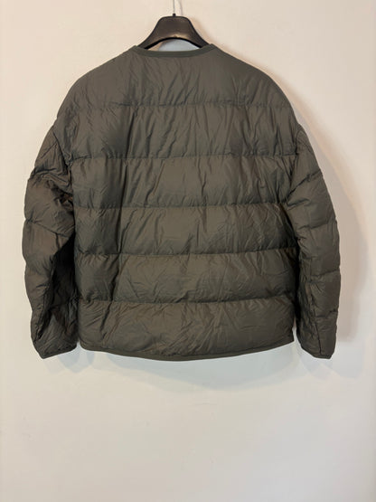 UNIQLO. Chaqueta plumas ultraligera verde