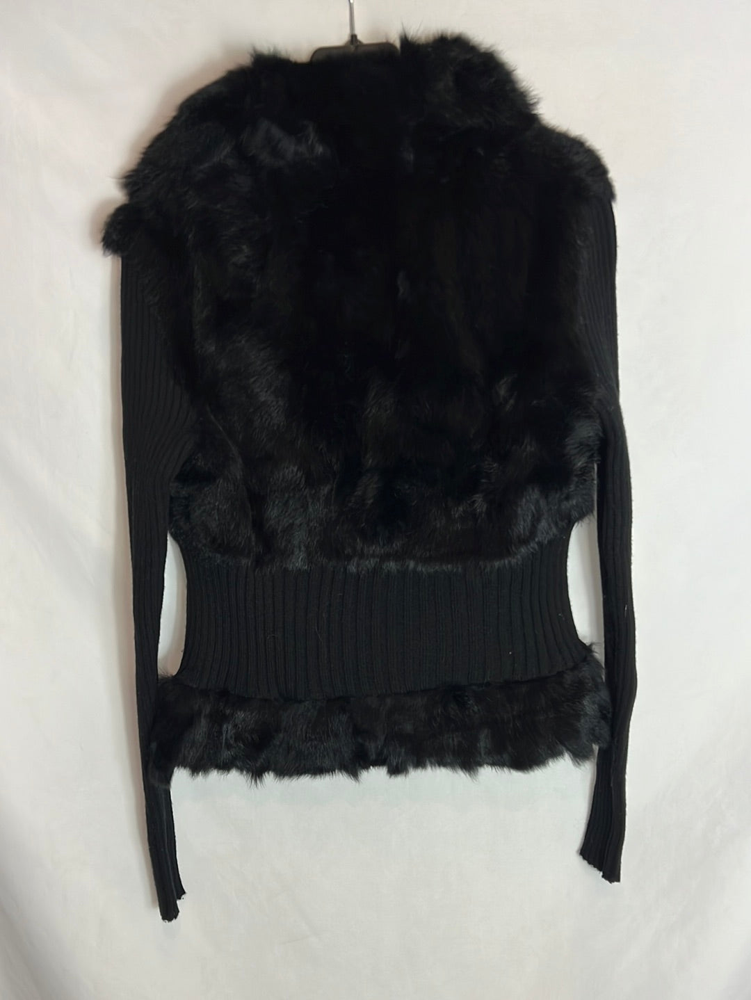 ET DIEU CRÉA LA FEMME. Chaqueta negra pelo natural. T 40