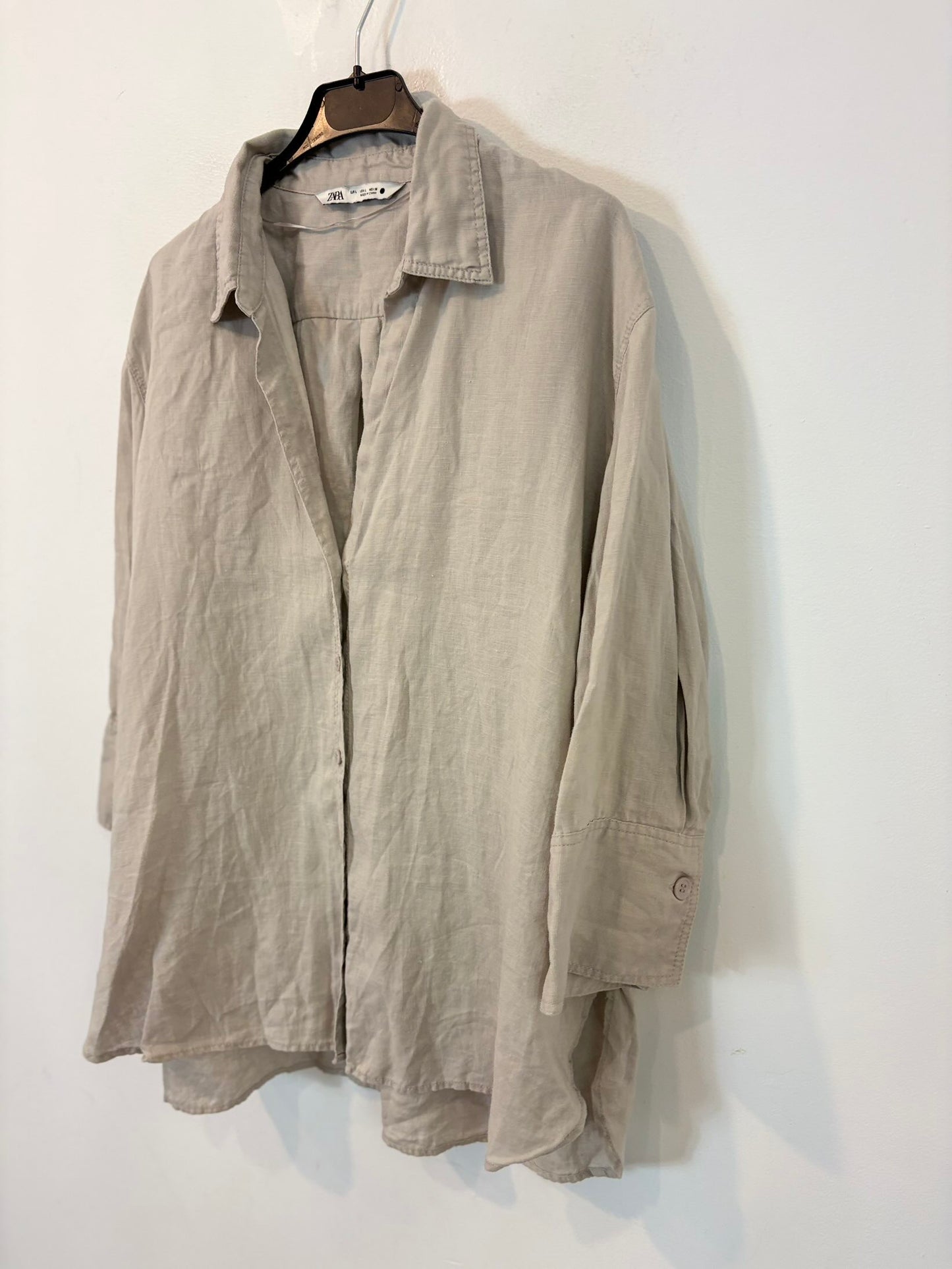 ZARA. Camisa lino gris claro