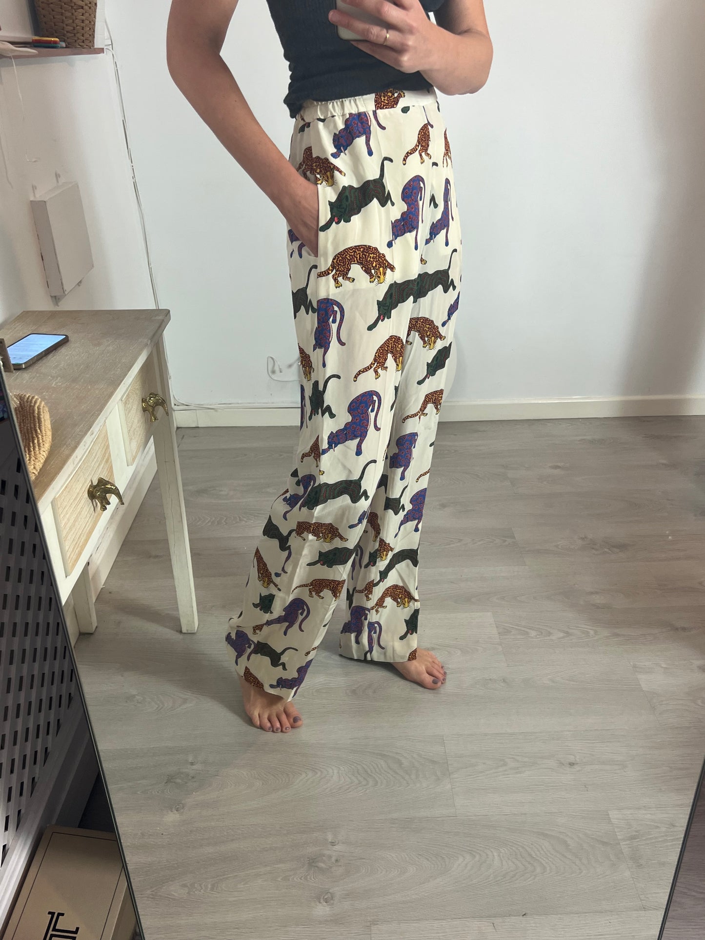 STELLA McCARTNEY. Silk-print trousers. Size 40