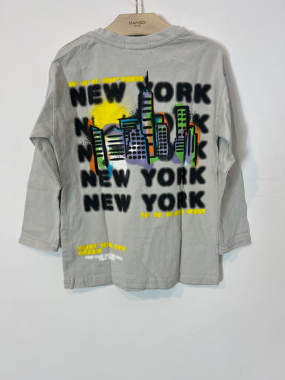 ZARA. Stone-colored T-shirt with a pattern. Size 6 years.