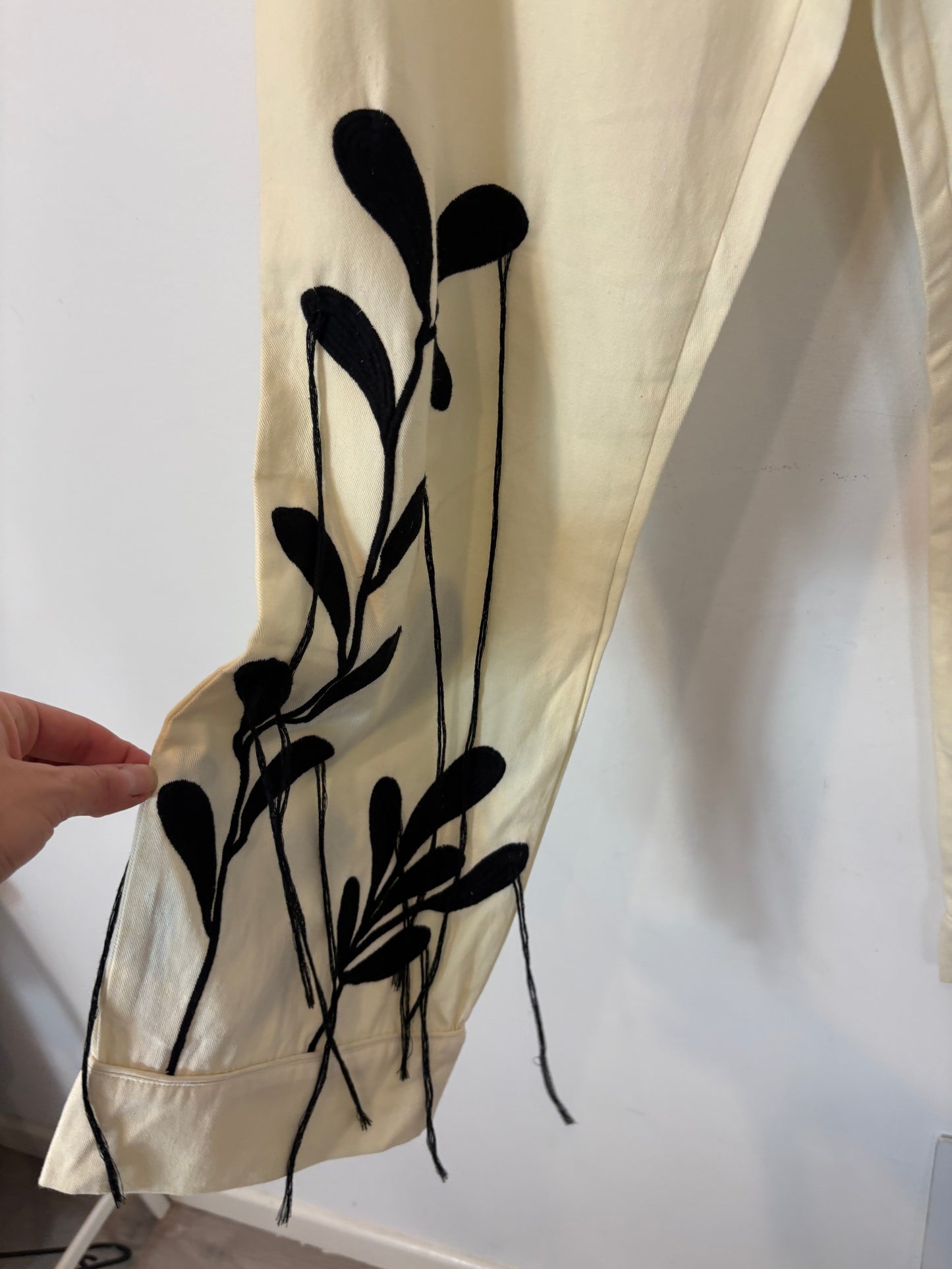 MACSENS. Pantalón beige detalle flecos