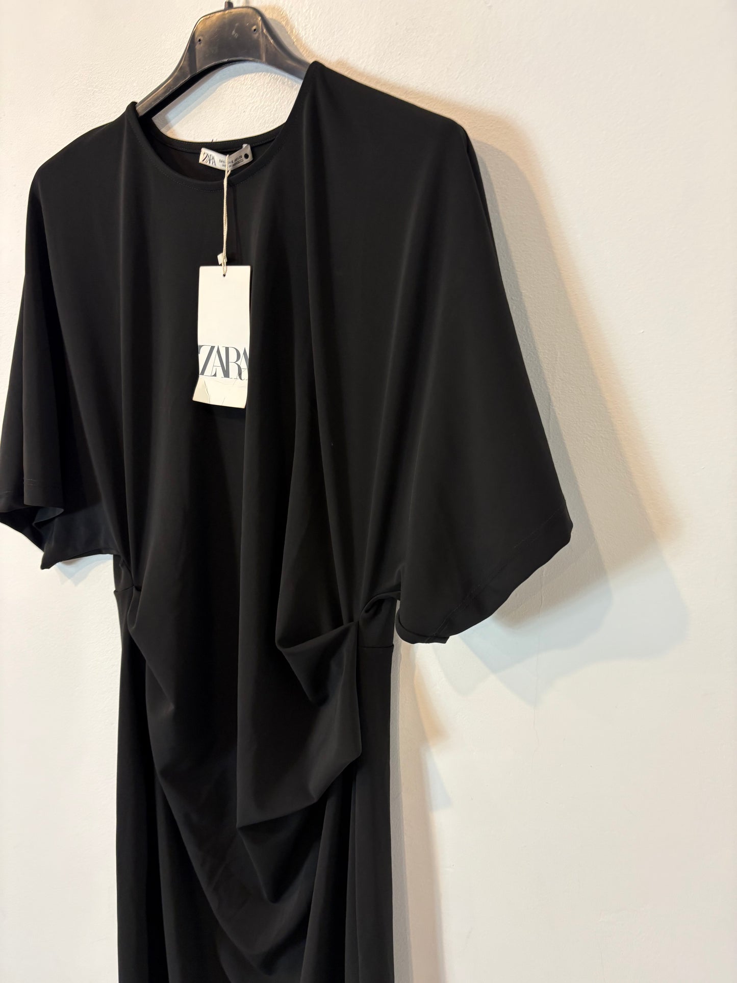 ZARA. Vestido negro largo elástico