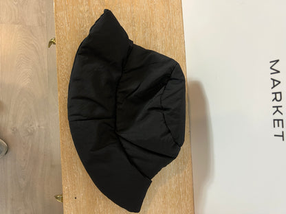 ZARA. Black bucket hat TM