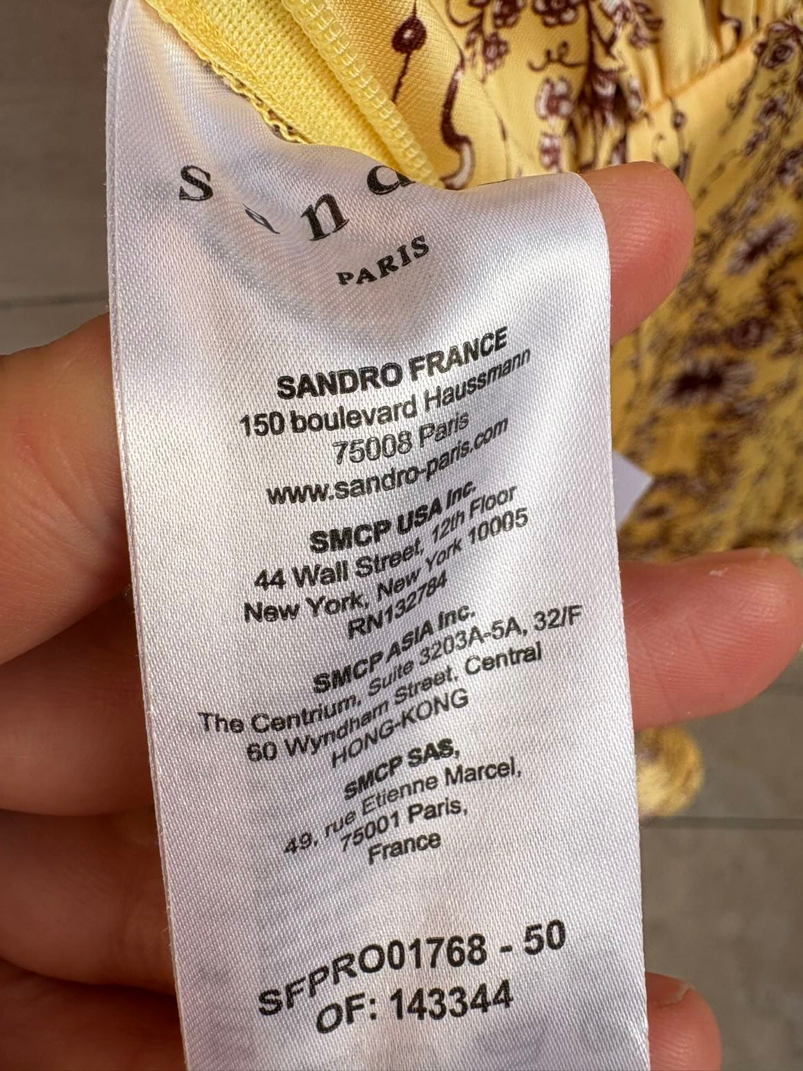SANDRO. Vestido corto estampado
