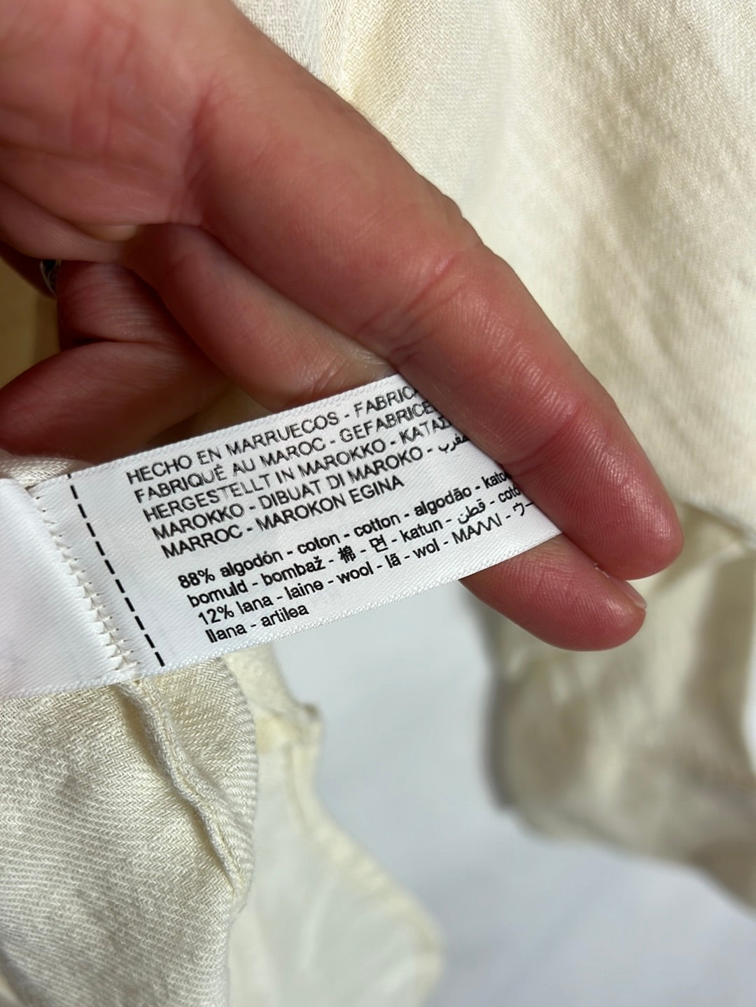 MASSIMO DUTTI. Blusa algodón beige volante. T XS