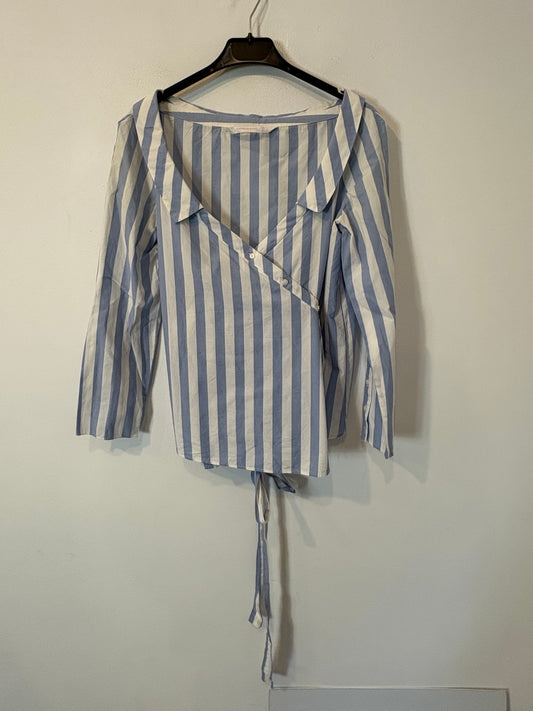 ZARA. Blusa rayas cruzada