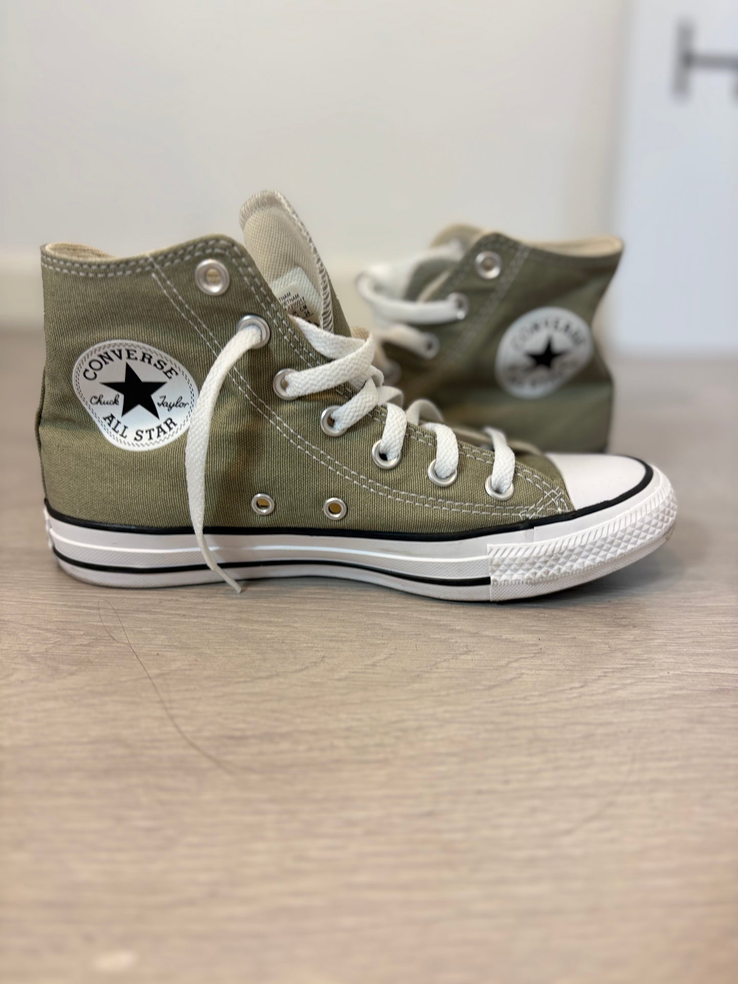 CONVERSE. Zapatilla verde modelo Chuck Taylor. T 37.5