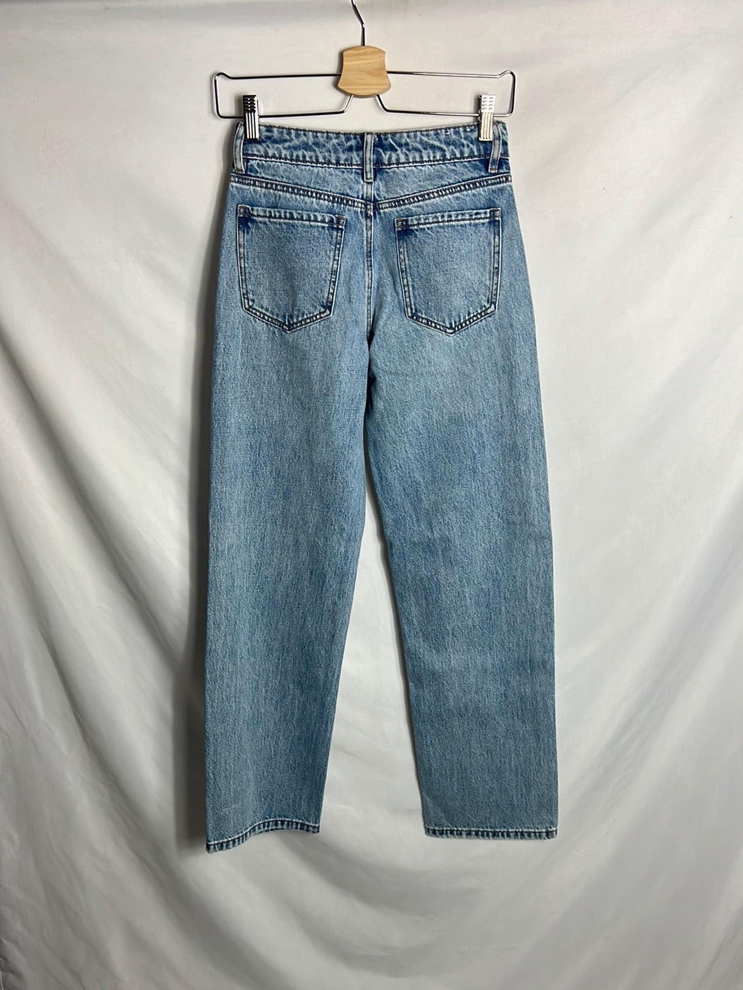 MANGO. Pantalón recto denim T.xs
