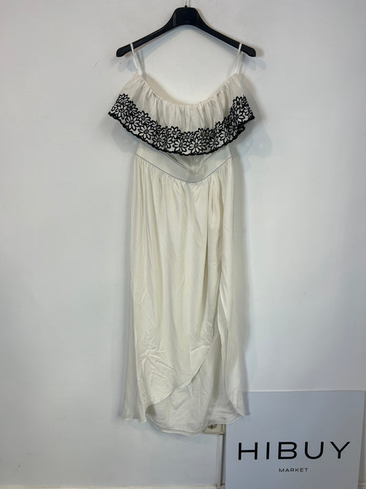 DENNY ROSE. White midi dress with black embroidery. Size 44 (M)