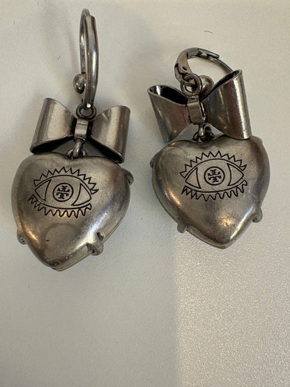 TORY BURCH. Pendiente corazón