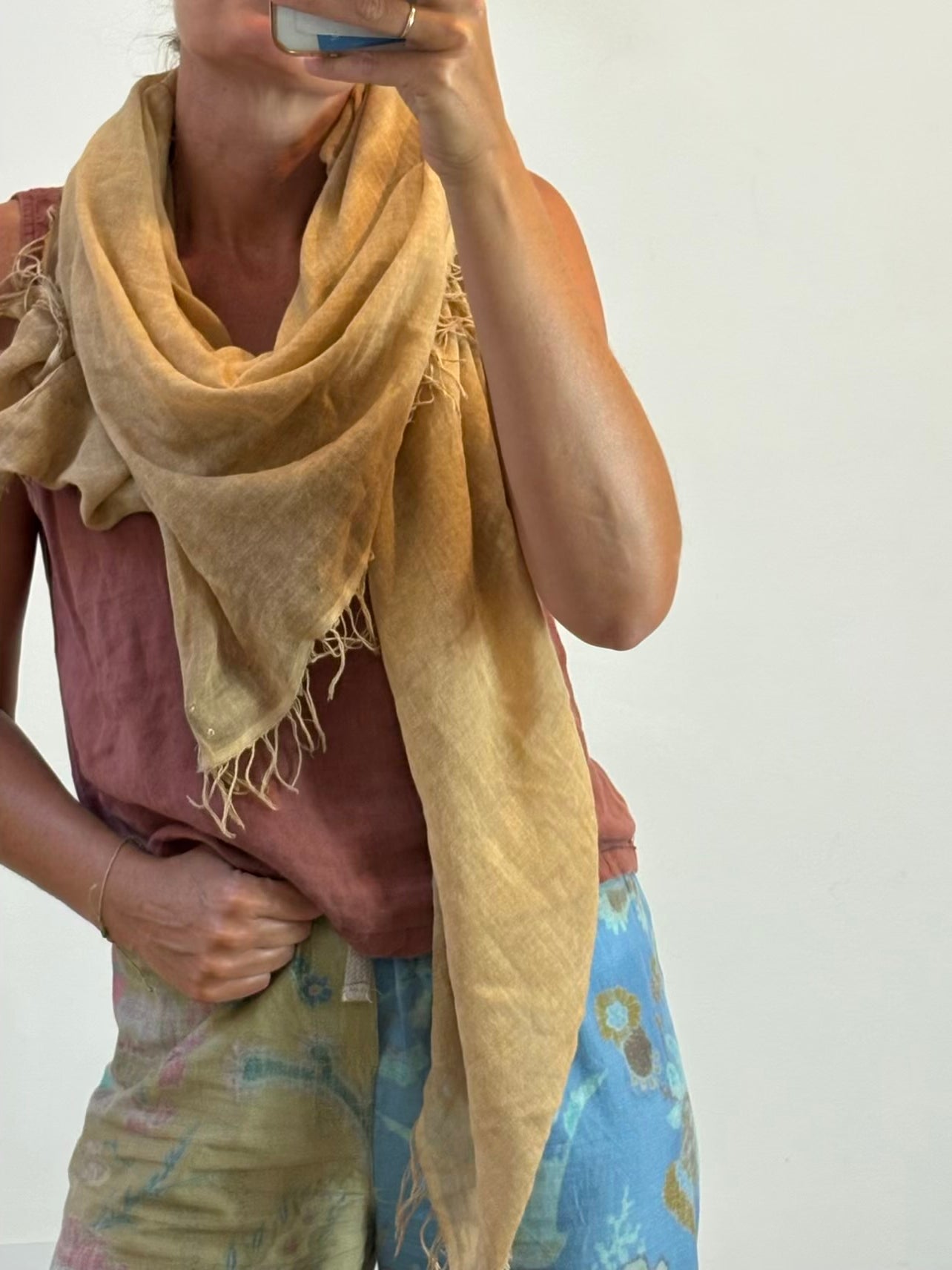ZADIG & VOLTAIRE. Pañuelo color tierra algodón