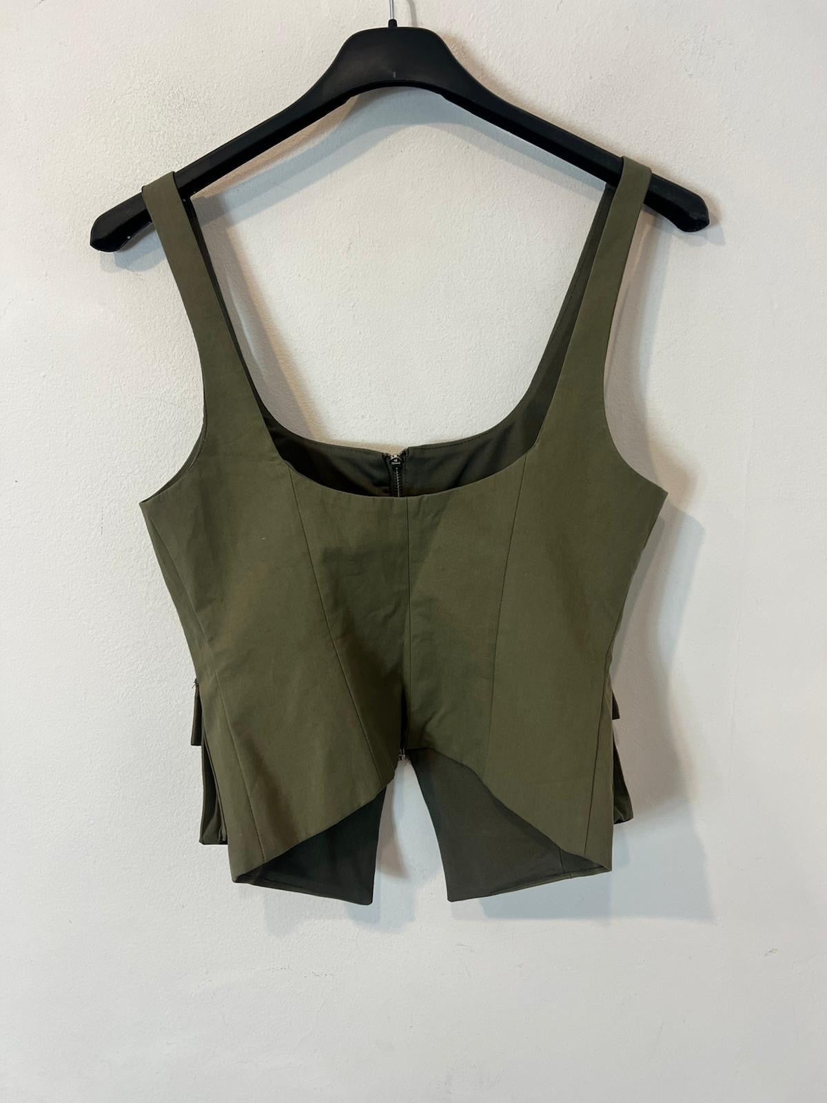 ZARA. Top verde cremallera bolsillos